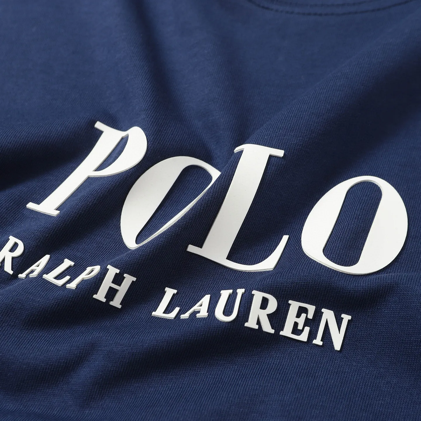 P126 Style number: 508 Ralph Lauren/Ralph Lauren 25ss new summer 3D silicone Polo embossed round neck T-shirt. The main logo on the neck has a QR code mark, which can be scanned for verification. It uses 3D silicone three-dimensional English letter logo embossing to distinguish low-low products on the market. 32 counts, 240g hydrophilic toner, 100% cotton fabric, comfortable and soft, highly breathable, focusing on high-end cost-effectiveness, needless to say good quality. Available in a variety of colors, both boys and girls can try this genderless style, giving them a yuppie tone in no time. Immerse yourself in your leisurely style, and have your own style in retro. Natural, vivid and very French romantic feelings, perfectly integrating youthful atmosphere and trend. Color: off-white, navy blue, dark green, light green Size: S-xL S Shoulder width 44 Bust 104 Sleeve length 23 Clothing length 72 M Shoulder width 45 Bust 108 Sleeve length 24 Clothing length 74 L Shoulder width 46 Bust 112 Sleeve length 25 Clothing length 76 xL Shoulder width 47 Bust 116 Sleeve length 26 Clothing length 78
